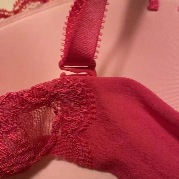 Victoria's Secret Bra & Panties - Picture 5 of 9